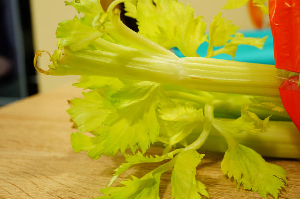 تصویر 1 از کرفس خوش‌ طعم با بافت ترد مناسب انواع سالاد