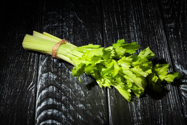 تصویر 2 از کرفس خوش‌ طعم با بافت ترد مناسب انواع سالاد