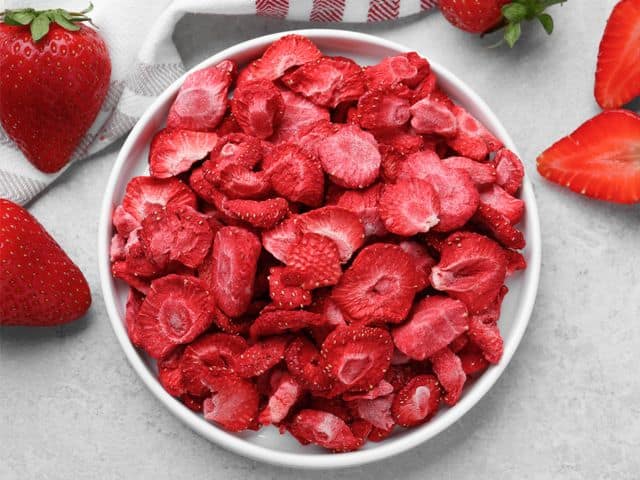 تصویر 4 از توت فرنگی خشک دمنوشی برای تقویت سیستم ایمنی