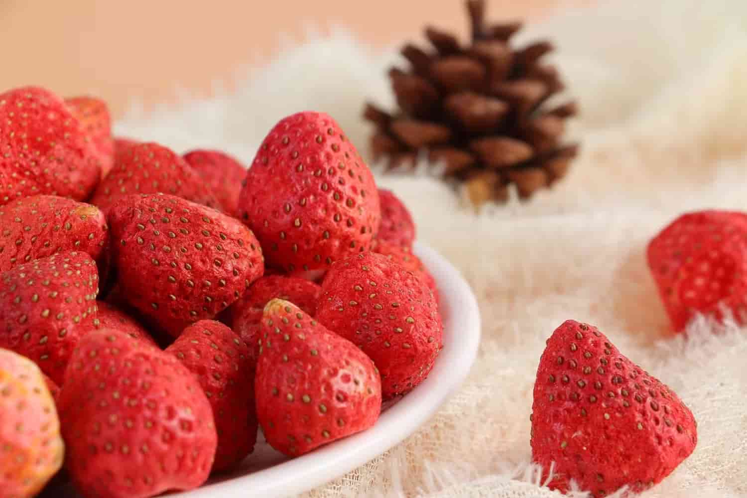 تصویر 1 از توت فرنگی خشک با بافت نرم و طعم ملایم