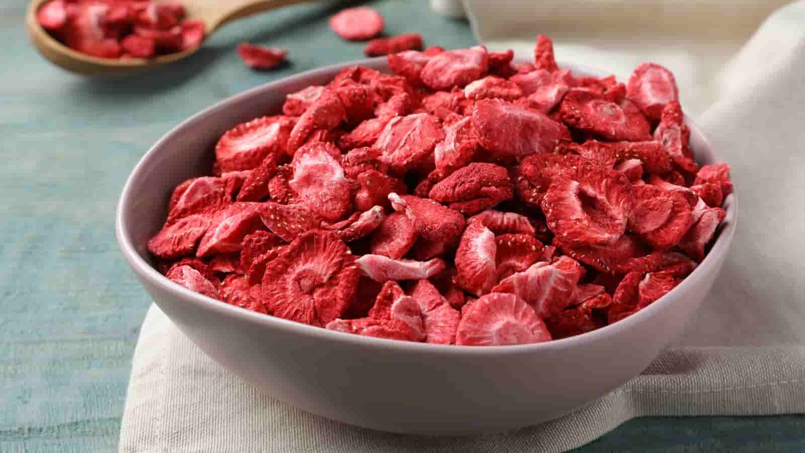 تصویر 3 از توت فرنگی خشک با بافت نرم و طعم ملایم