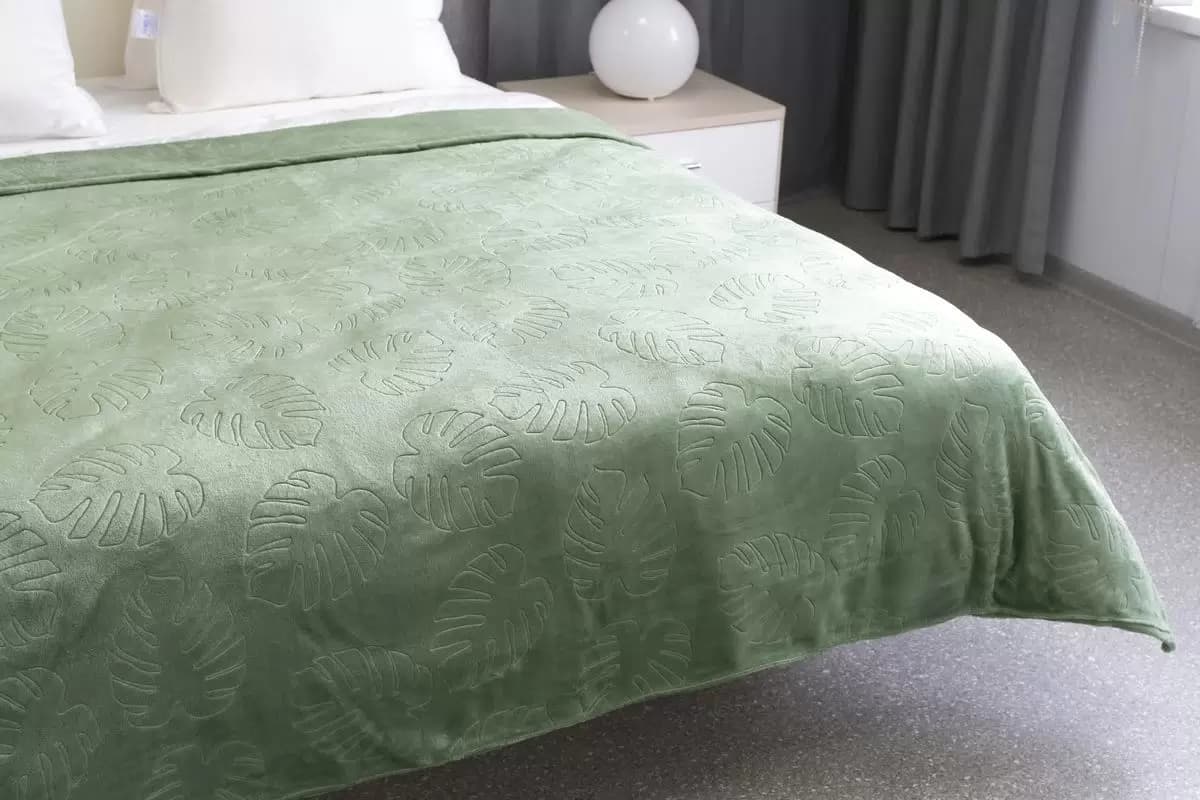 تصویر 2 از پتو گلبافت سبز گرما بخش با الیاف مرغوب و نرم