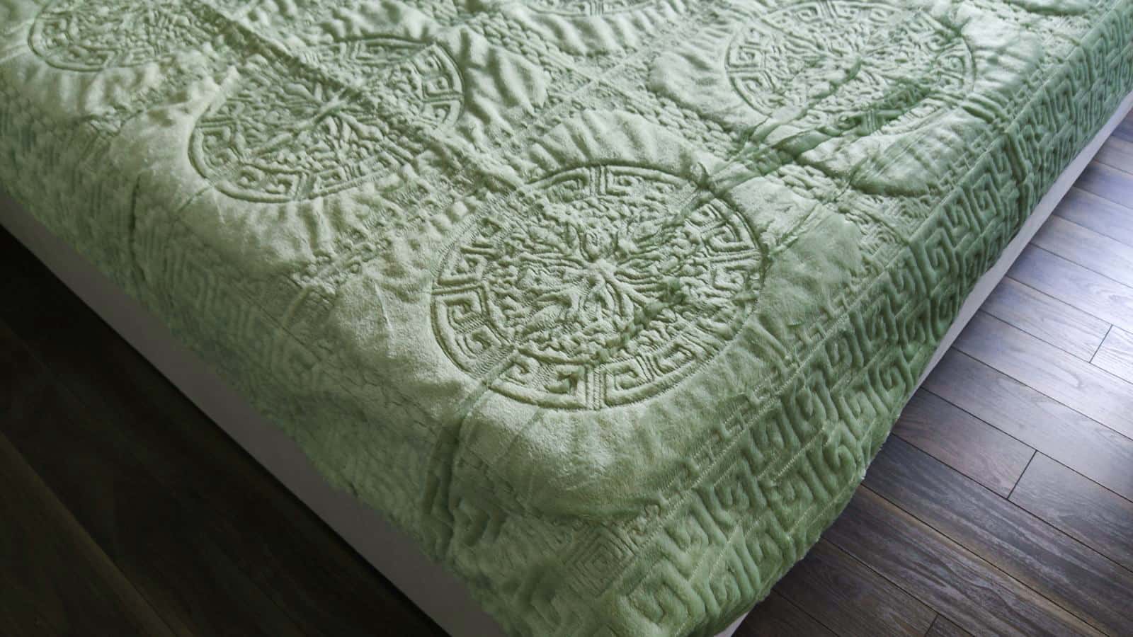 تصویر 3 از پتو گلبافت سبز گرما بخش با الیاف مرغوب و نرم