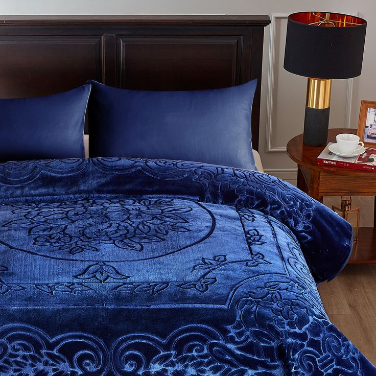 پتو گلبافت سرمه ای لوکس با ظاهر شیک