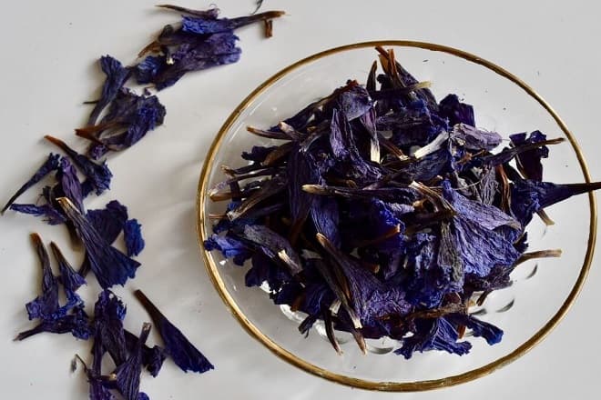 تصویر 3 از عرق گل گاوزبان سنتی + تازه و تضمینی