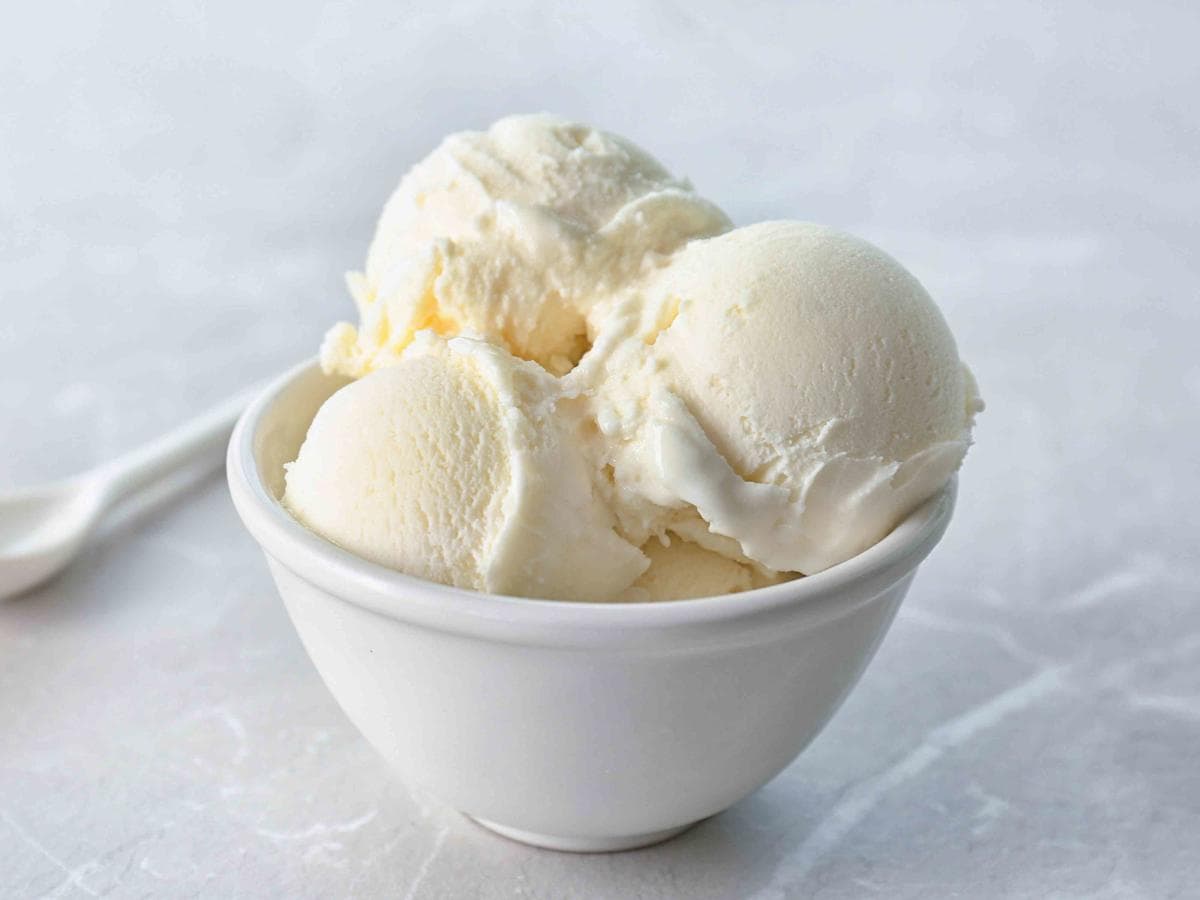 تصویر 2 از بستنی وانیلی با طعم طبیعی و خامه ای