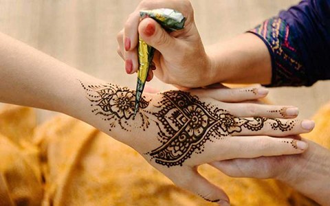 تصویر 1 از حنای گیاهی مشکی ابریشم با فرمول تثبیت شده