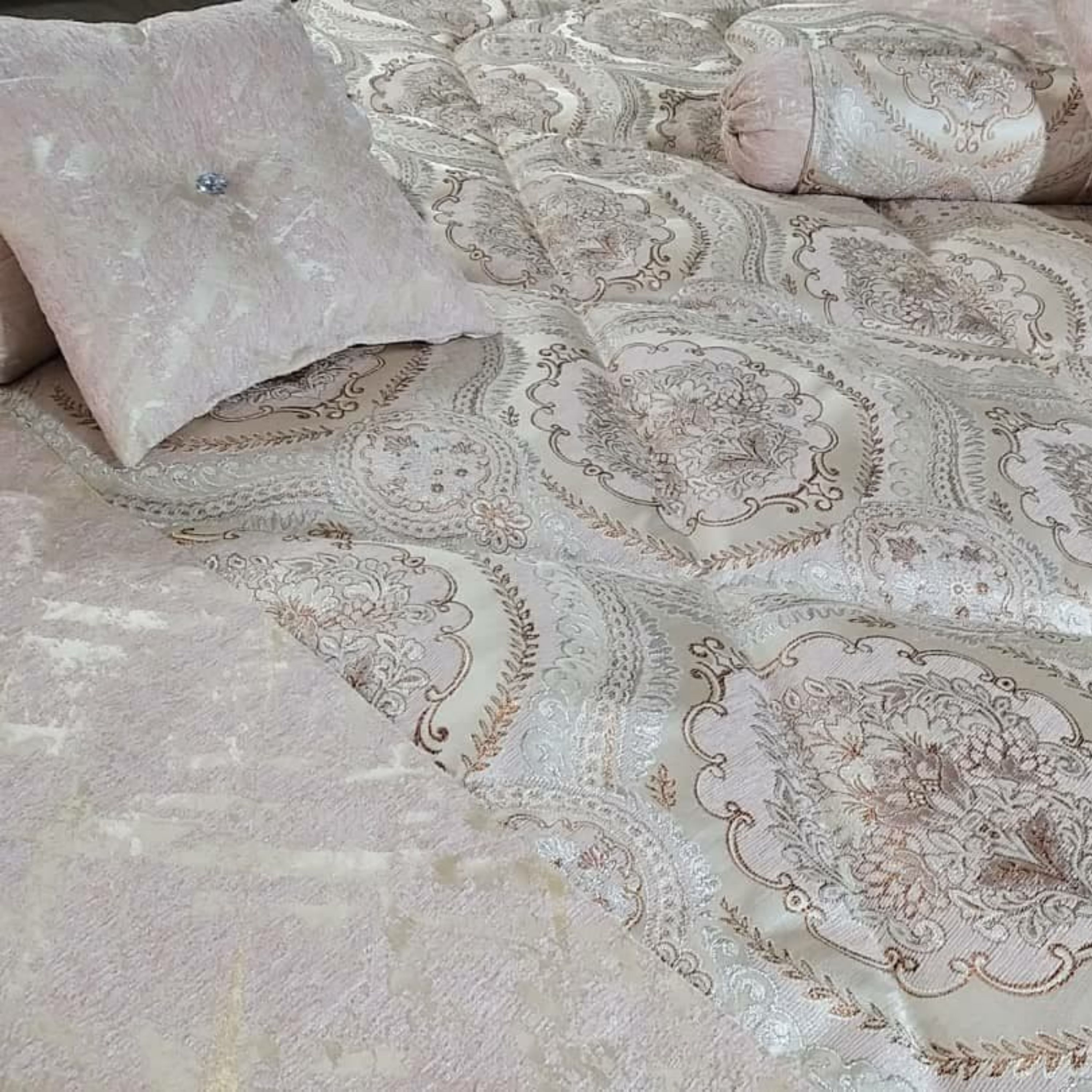 تصویر 2 از خرید روتختی مخمل شانل گل برجسته استری میکرو