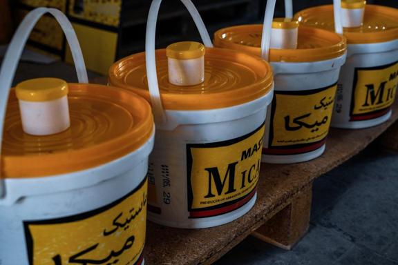 تصویر 4 از قیمت خرید عمده رزین سنگ تراورتن جهت پوشش خلل و فرج سطح سنگ مخصوص همکاران سنگبری با تضمین بهترین قیمت