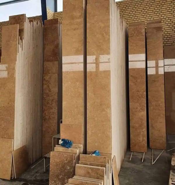 تصویر 2 از سنگ تراورتن شکلاتی محصولی بادوام با نصب آسان و جلوه‌ ای ماندگار برای پروژه‌ ها