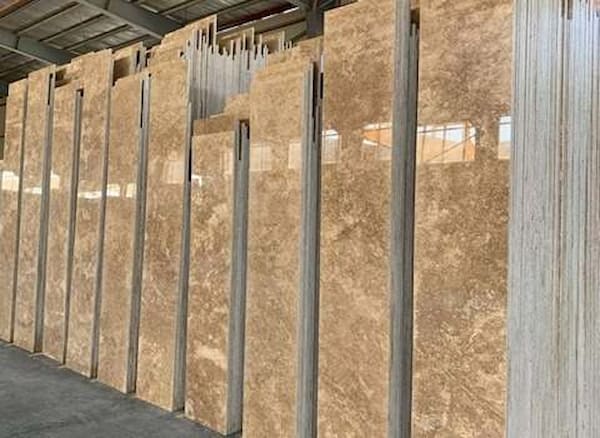 تصویر 3 از سنگ تراورتن شکلاتی محصولی بادوام با نصب آسان و جلوه‌ ای ماندگار برای پروژه‌ ها