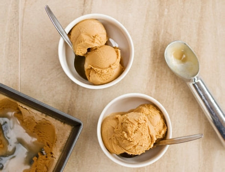 بستنی زعفران خامه با مواد اولیه با کیفیت