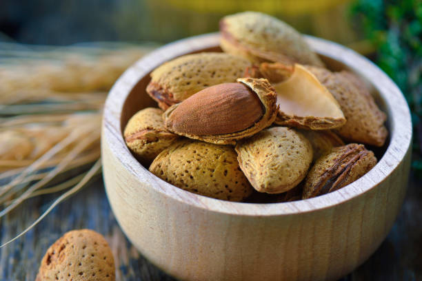 تصویر 1 از بادام مامایی طبیعی خشک بدون افزودنی برای پذیرایی در مجالس