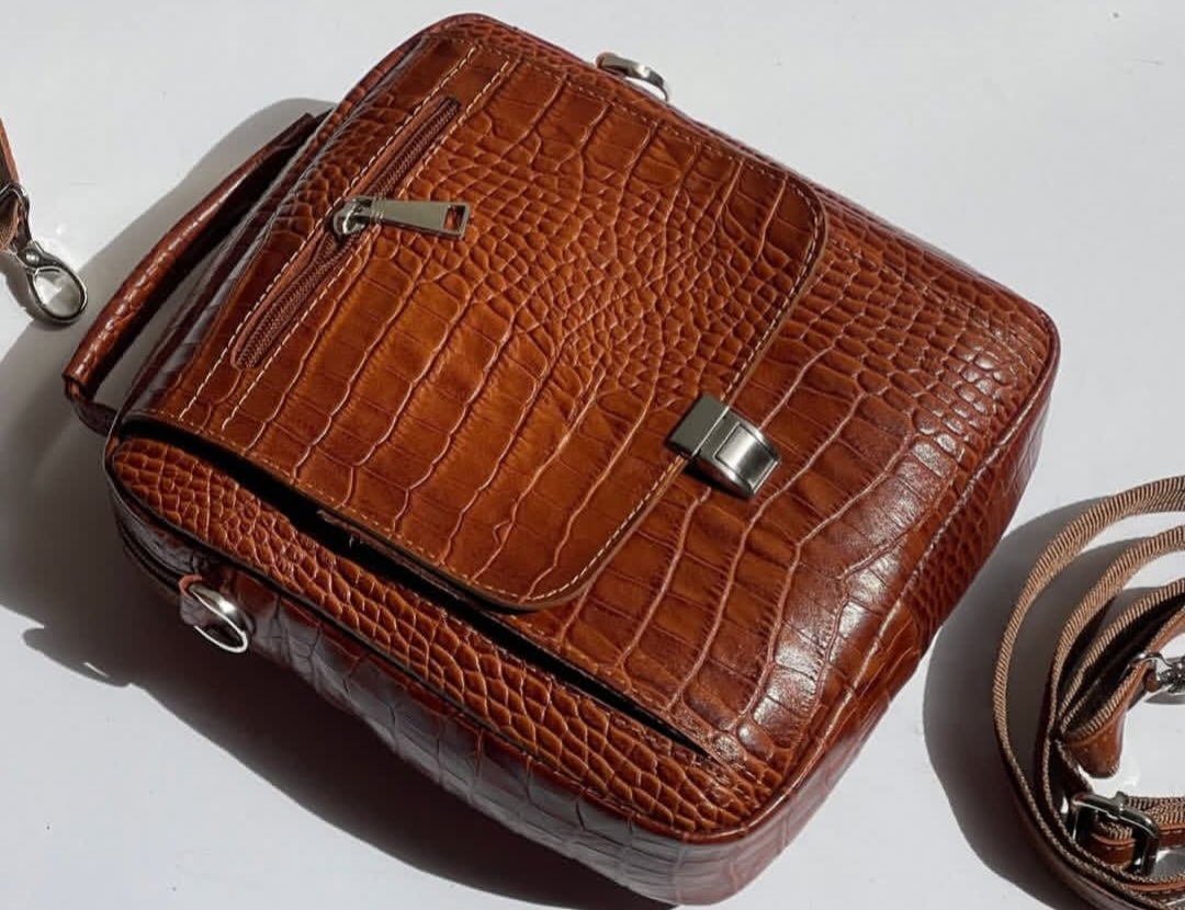 کیف دوشی و دستی چرم دستدوز با قیمت بی نظیر