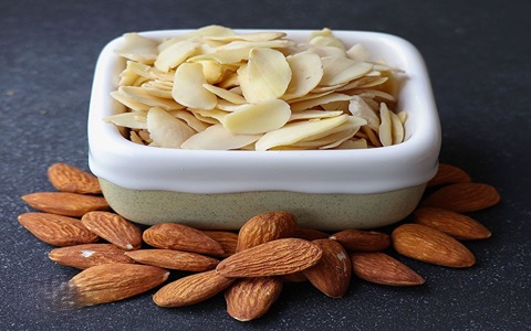 تصویر 5 از بادام مامایی پرک مناسب تزیین کیک و شیرینی در قنادی