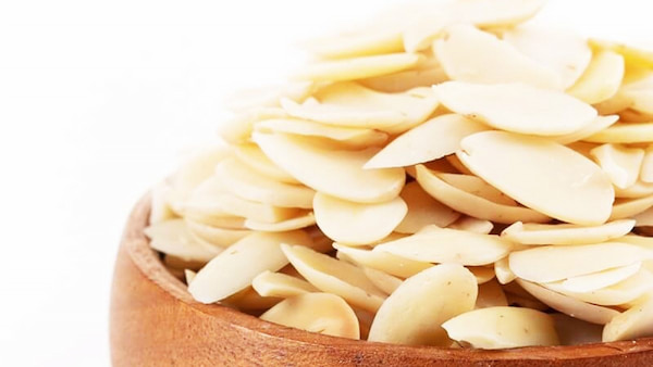 بادام مامایی پرک مناسب تزیین کیک و شیرینی در قنادی