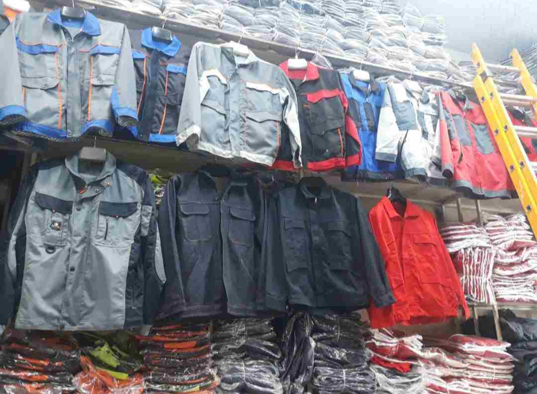 فروشگاه لباس کار در کرج + قیمت مناسب + گاردپوش