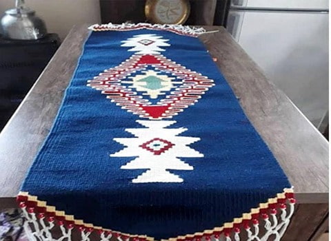 تصویر 3 از گلیم دستباف رو میزی با طرح سنتی و رنگارنگ