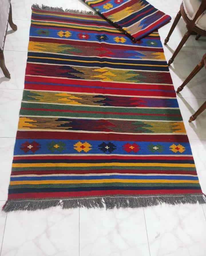 تصویر 1 از گلیم سنتی پشمی با نقش و نگار زیبا و هماهنگ با دکوراسیون