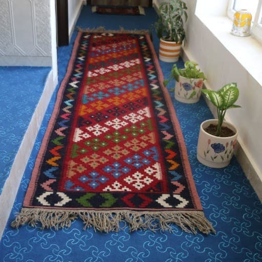 تصویر 2 از گلیم سنتی پشمی با نقش و نگار زیبا و هماهنگ با دکوراسیون