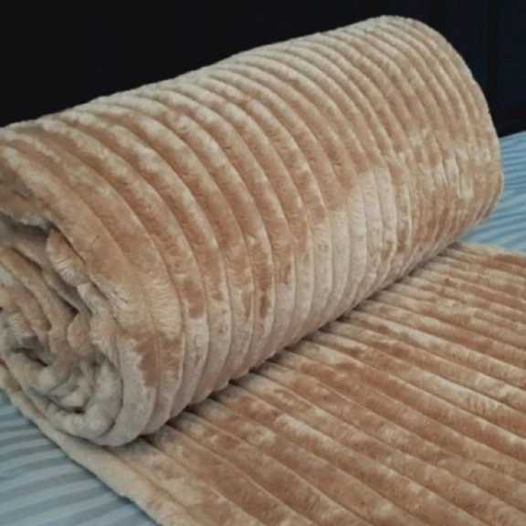 تصویر 2 از پتو مسافرتی یک نفره کاترین مدل پلیسه‌ای با رنگ‌ بندی متنوع