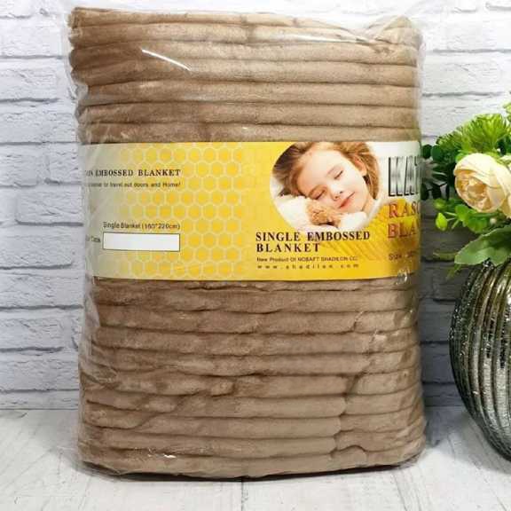 تصویر 2 از پتو مسافرتی دو نفره کاترین مدل پلیسه‌ای جذاب و لطیف