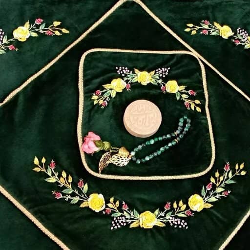 تصویر 3 از ست سجاده و جانماز مخملی نقش‌ برجسته لوکس