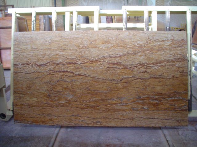 سنگ تراورتن گردویی محصولی با رگه‌ های طبیعی و جلوه‌ ای زیبا برای نما