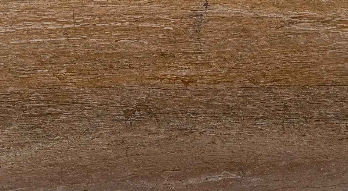 تصویر 3 از سنگ تراورتن گردویی محصولی با رگه‌ های طبیعی و جلوه‌ ای زیبا برای نما