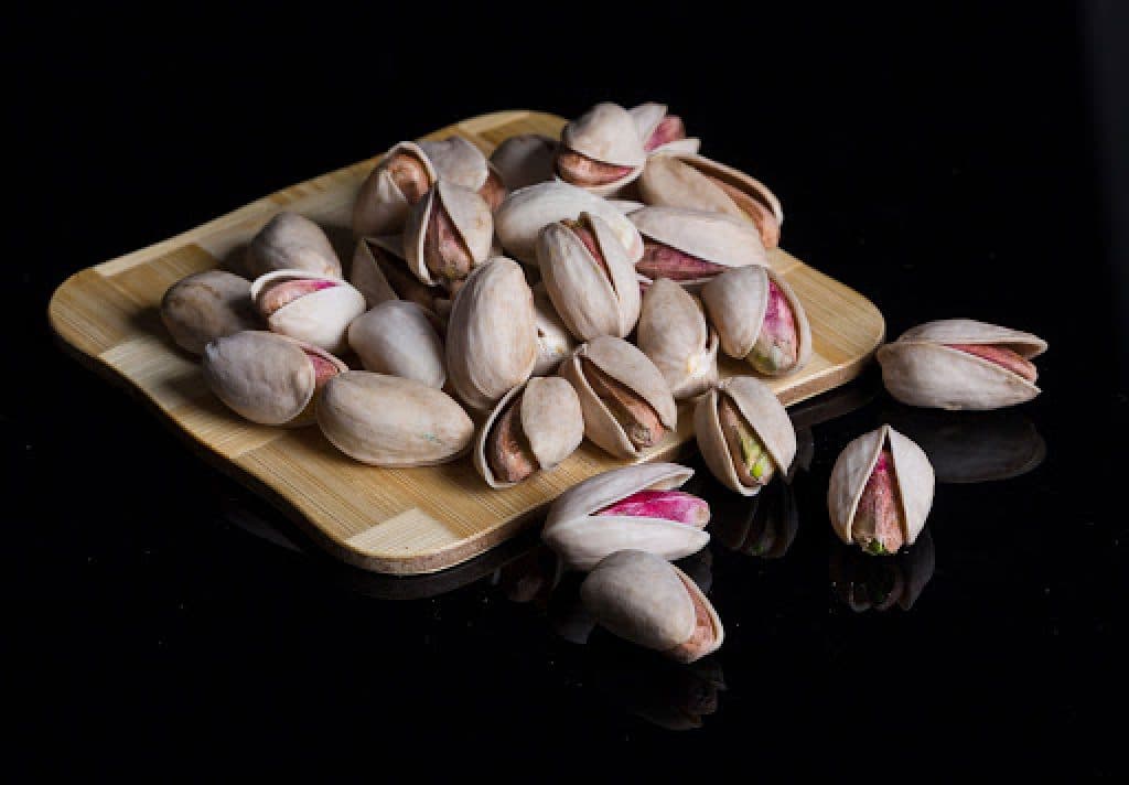 پسته کله‌ قوچی درشت با مغز ممتاز و خوش‌ رنگ