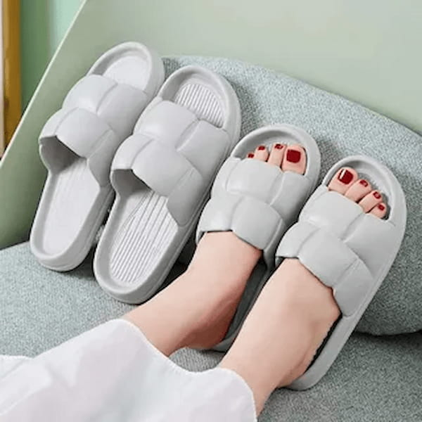 صندل طوسی دخترانه با ترکیب زیبایی و راحتی