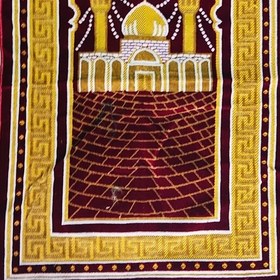 سجاده قالیچه ای طرح دست‌ بافت با نقوش سنتی