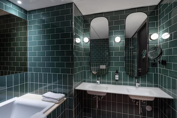 تصویر 2 از کاشی حمام سبز یشمی با جلوه مات و براق