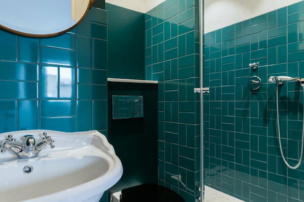 تصویر 3 از کاشی حمام سبز یشمی با جلوه مات و براق