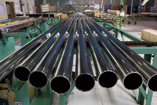 لوله گالوانیزه درزدار مناسب اجرای تاسیسات روکار