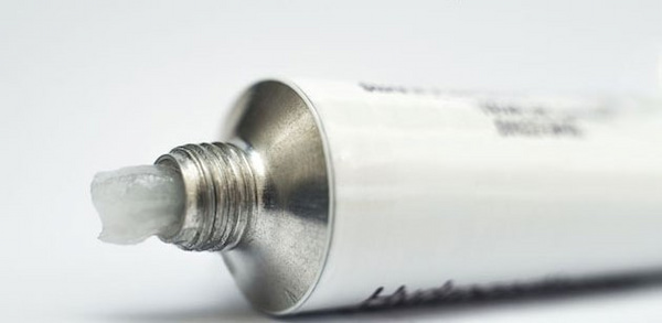 تصویر 1 از وازلین استریل چشمی معجزه‌ گر برای خشکی چشم