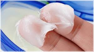 تصویر 4 از وازلین عطری ترکیبی لطیف و خوش‌ عطر برای خشکی پوست