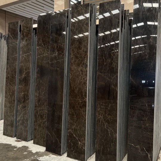 سنگ مرمریت سیاه تخلخل مناسب و استقامت بالا