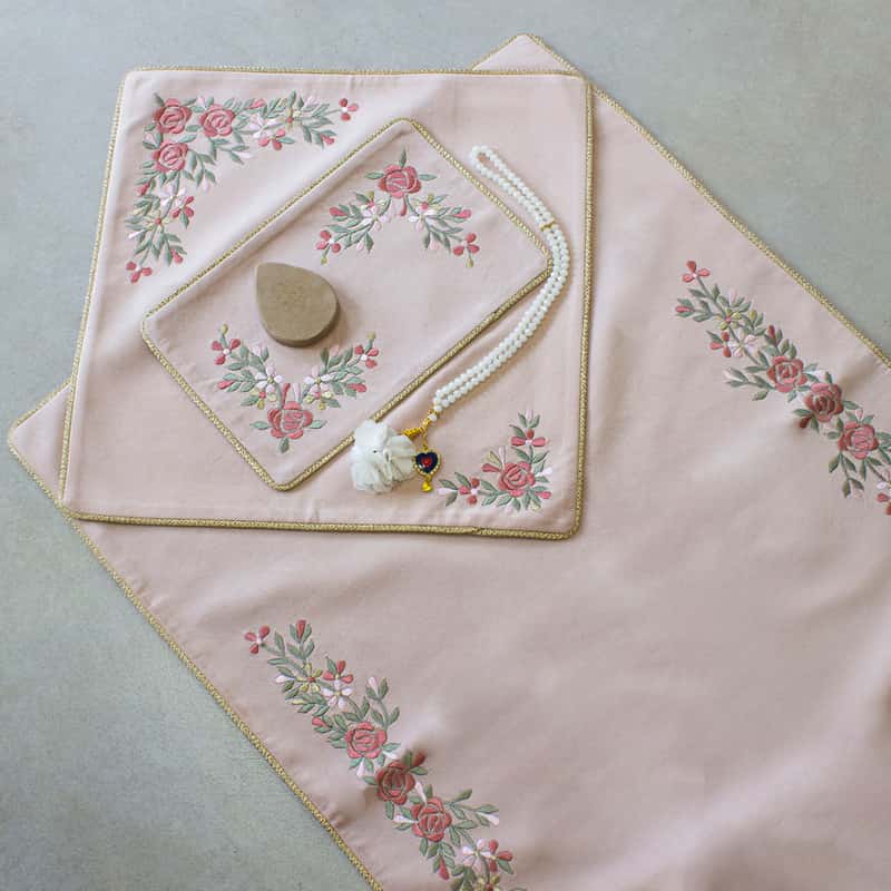 تصویر 3 از سجاده گلدوزی شده با دست و طراحی هنری