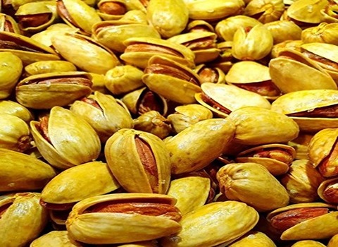 پسته اکبری زعفرانی با فرآوری دقیق و حرفه‌ ای