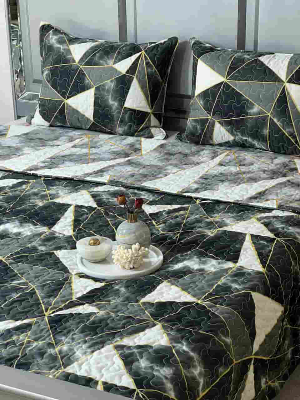 تصویر 3 از روتختی طرح هندسی با دوخت منظم و دقیق