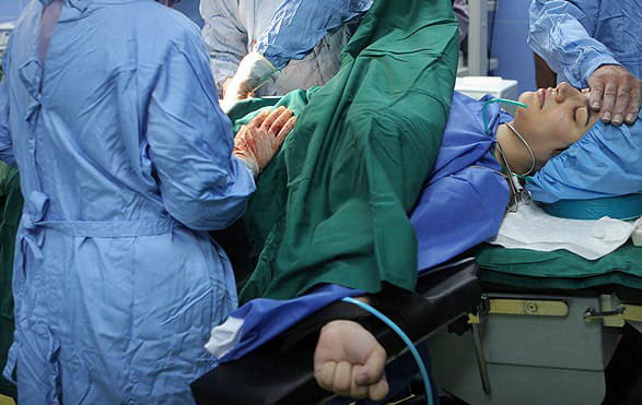 تصویر 3 از گان برای زایمان ساخته شده از پارچه مقاوم و نرم