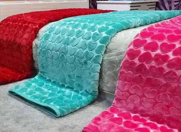 پتو روشا قلبی با طرح قلبی ساده و ظریف