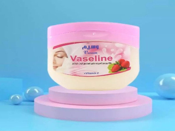 وازلین توت فرنگی با عطر و طعم طبیعی بهترین محافظ برای پوست