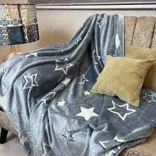 تصویر 3 از پتو های شب نما طراحی خلاقانه و جذاب برای اتاق خواب