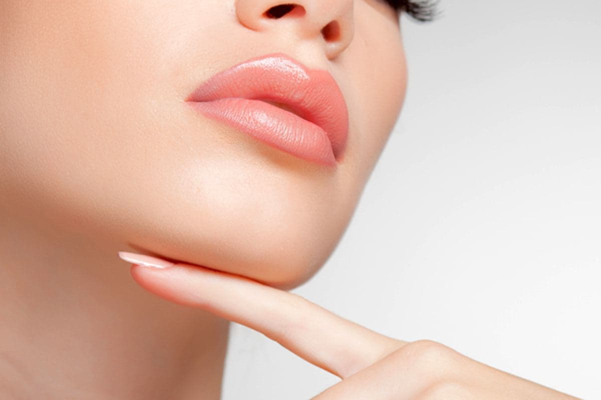 تصویر 2 از وازلین برای لک صورت با فرمول نرم‌ کننده و تغذیه‌ کننده