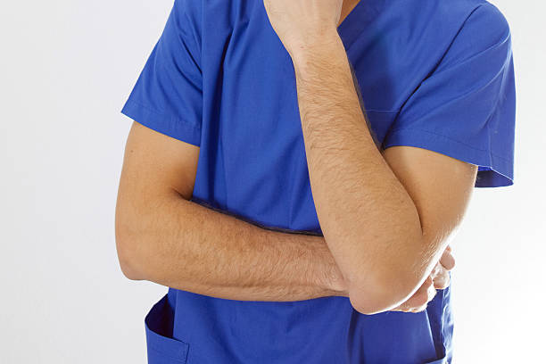 تصویر 3 از گان بلند برای محافظت کامل در محیط‌ های جراحی و بهداشتی