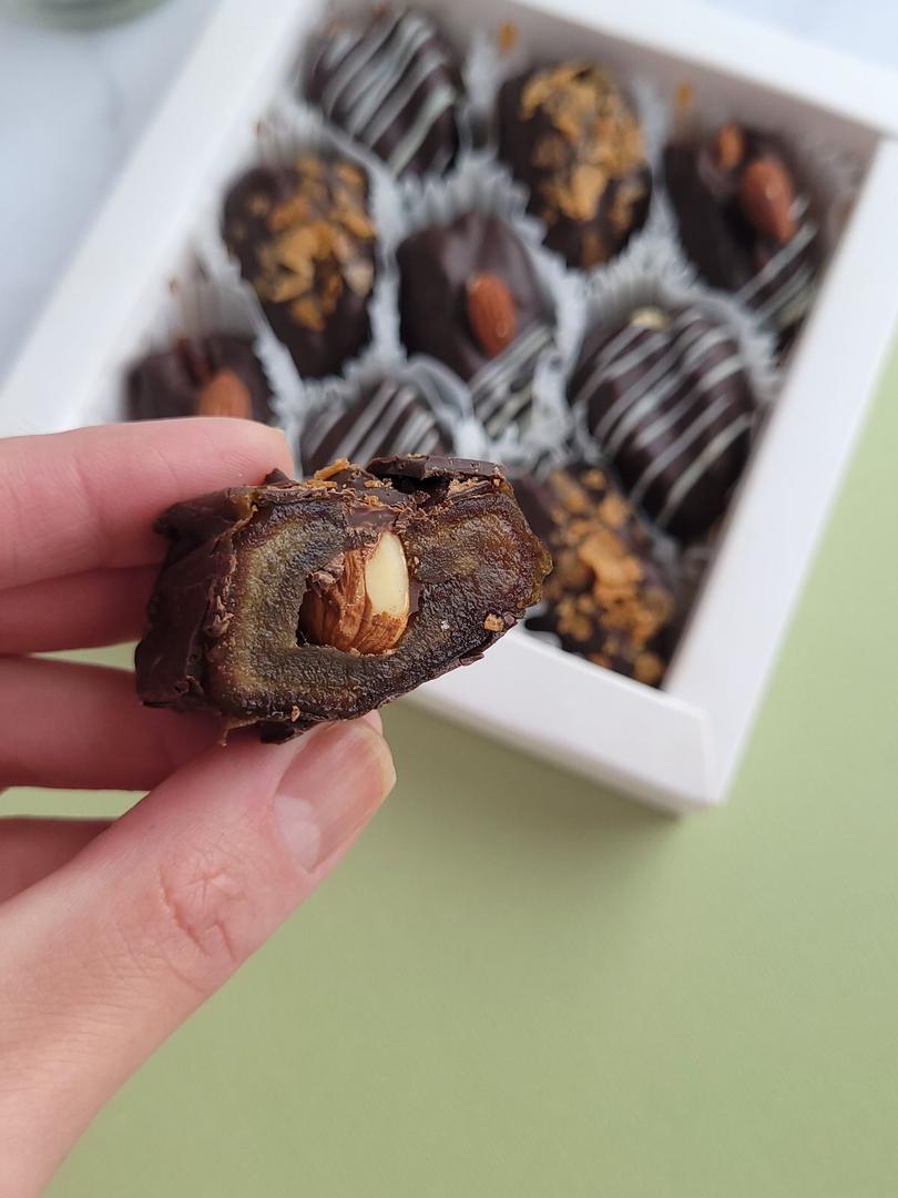 تصویر 4 از خرما شکلاتی خوشرو با بسته‌ بندی منظم