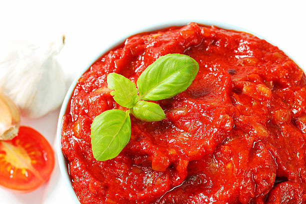 رب گوجه فرنگی غلیظ با بسته بندی قوطی در وزن های مختلف