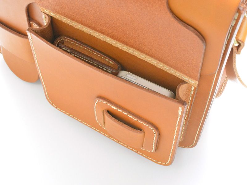 تصویر 3 از کیف چرم اداری با جیب های متعدد و بند قابل تنظیم